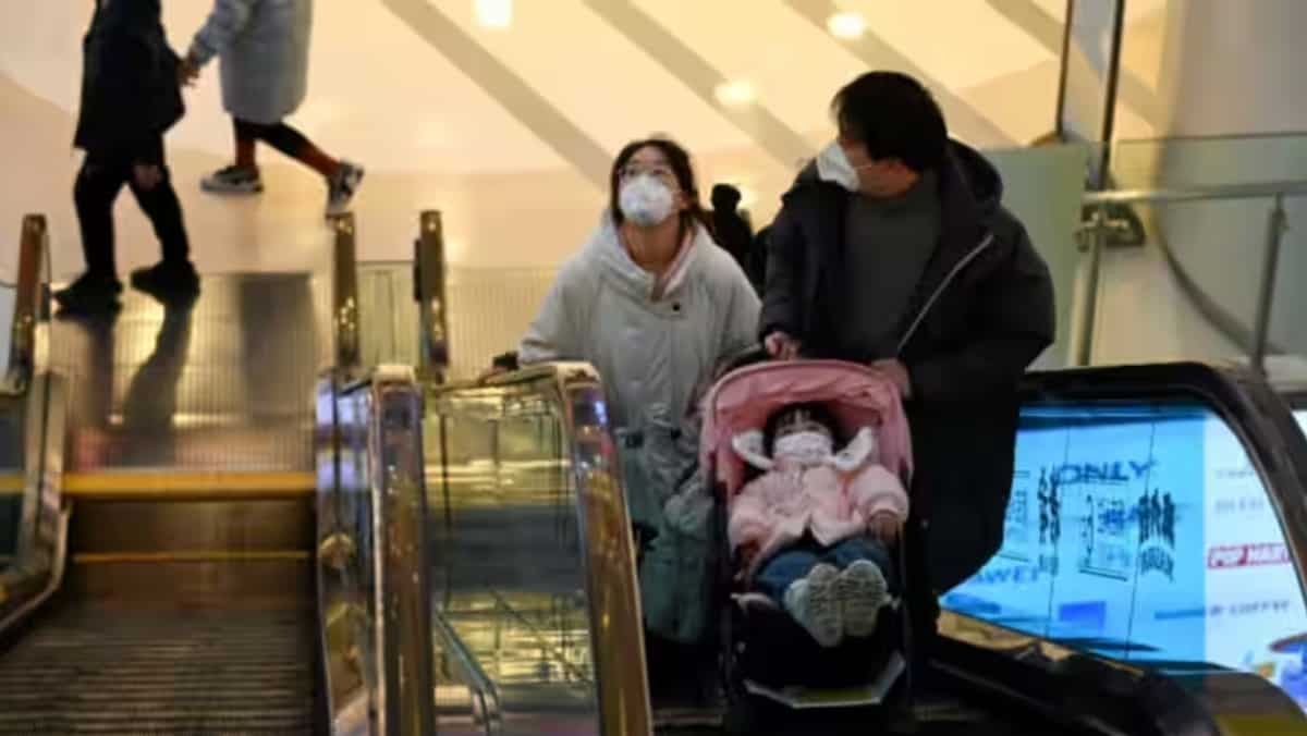 Chinese colleges on love-themed spring break as nation scurries to arrest population decline Chinese colleges on love-themed spring break as nation scurries to arrest population decline