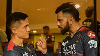 IPL 2023: Sunil Chhetri meets Virat Kohli, RCB squad ahead of MI clash, shows athleticism - WATCH