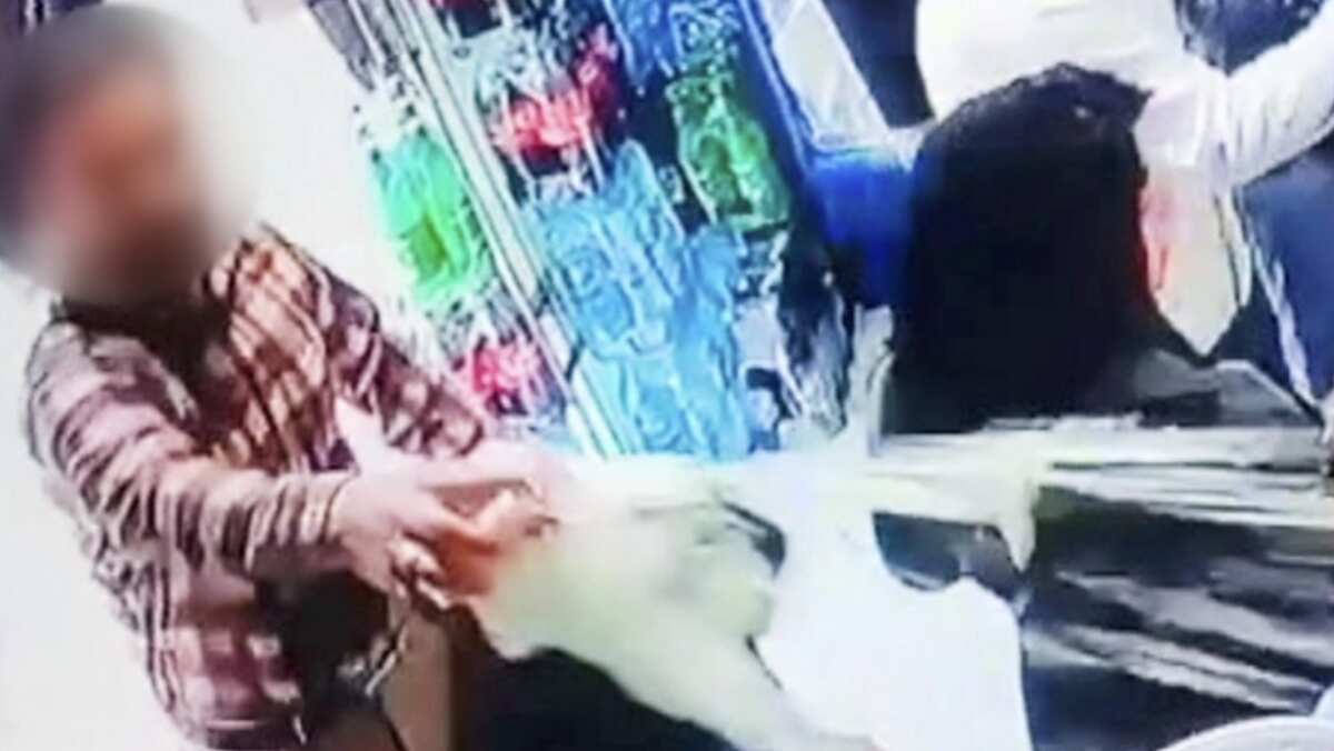 WATCH | Man attacks two women with yoghurt for not wearing hijab in Iran, all three arrested WATCH | Man attacks two women with yoghurt for not wearing hijab in Iran, all three arrested