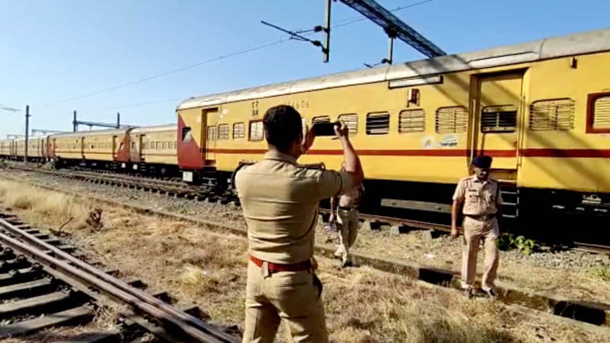Kerala: Man sets co-passengers on fire in train, 3 killed Kerala: Man sets co-passengers on fire in train, 3 killed