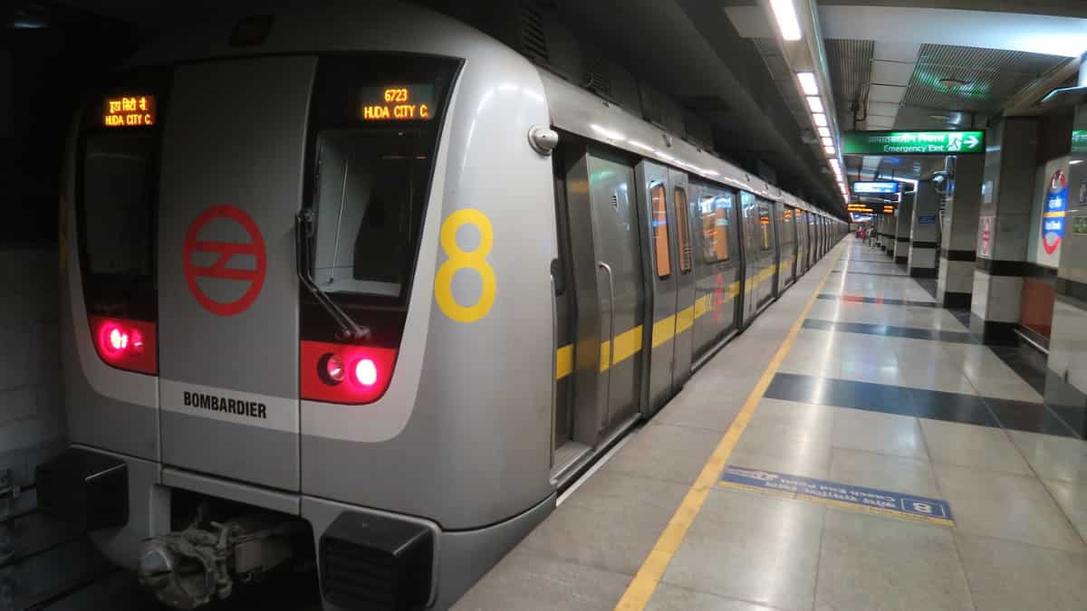 Passengers can carry two sealed liquor bottles in Delhi Metro DMRC