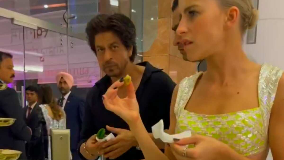 Indian actor Shah Rukh Khan tries out 'paan' at NMACC. Watch video Indian actor Shah Rukh Khan tries out 'paan' at NMACC. Watch video