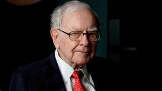 Warren Buffett warns of more bank collapses in 2023