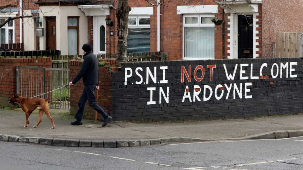 Northern Ireland: Police warn of attacks by dissidents over Easter weekend