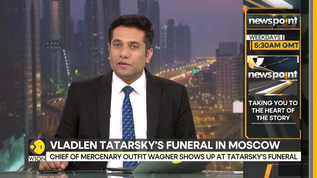 Hundreds of Russians attend blogger Vladlen Tatarsky's funeral
