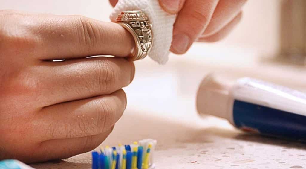 Everything you need to know about keeping your jewellery shiny bright with DIY tips