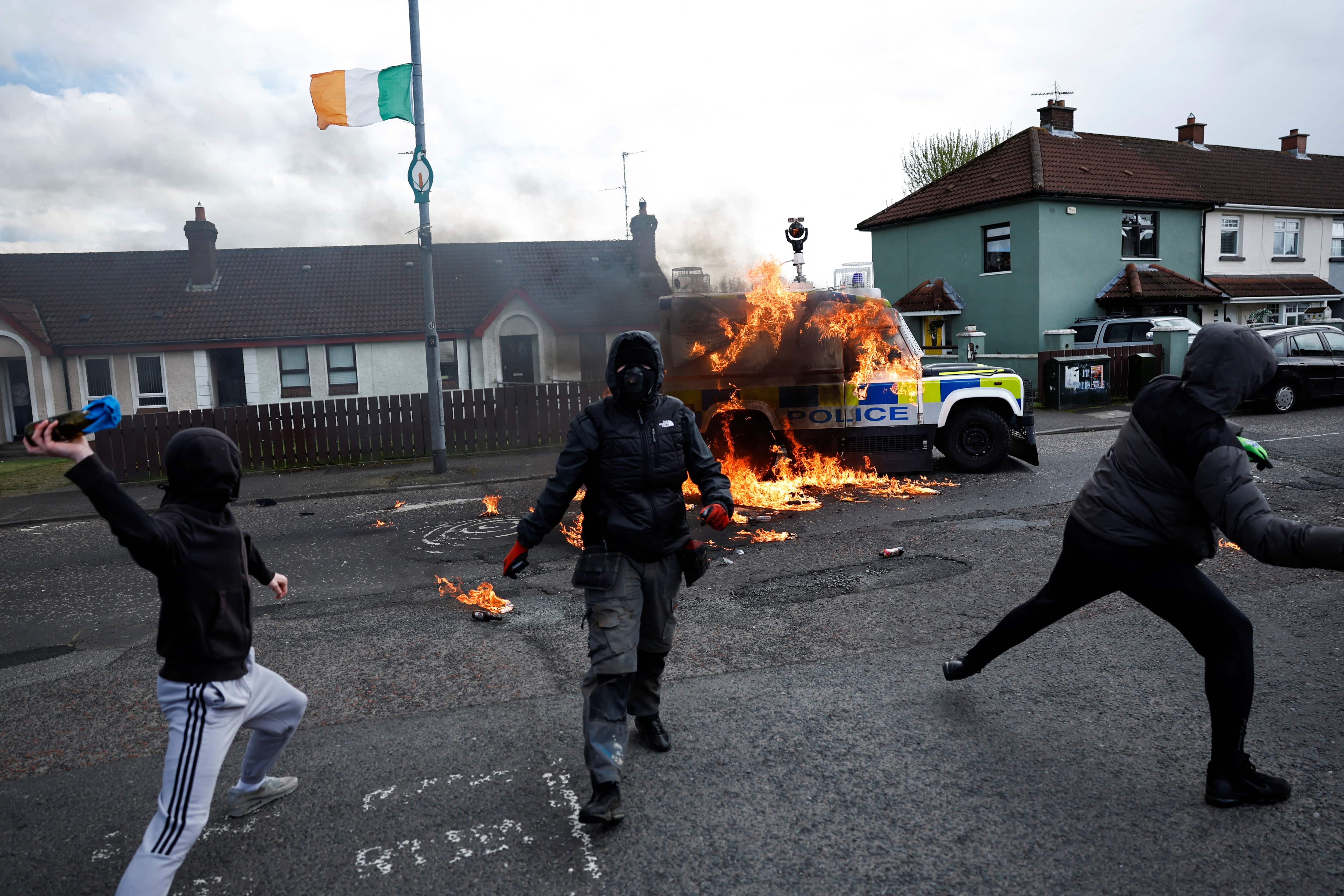 Northern Ireland: Petrol bombs thrown at police vehicle in Londonderry on eve of US president's visit