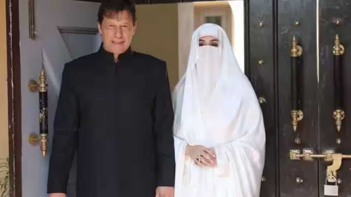 Imran Khan, Bushra Bibi's marriage not as per Shariah law: Cleric Imran Khan, Bushra Bibi's marriage not as per Shariah law: Cleric