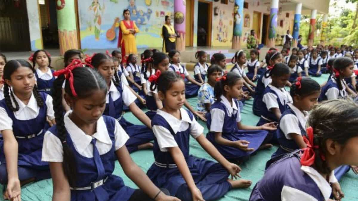 Heatwave in India: Delhi, Bengal, Odisha, other states issue guidelines amid severe weather Heatwave in India: Delhi, Bengal, Odisha, other states issue guidelines amid severe weather