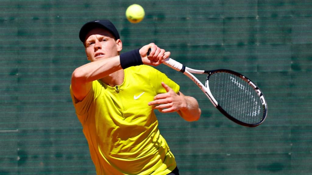 2023 Monte Carlo Masters: Jannik Sinner enters quarters after beating Hubert Hurkacz 3-6 7-6(6) 6-1