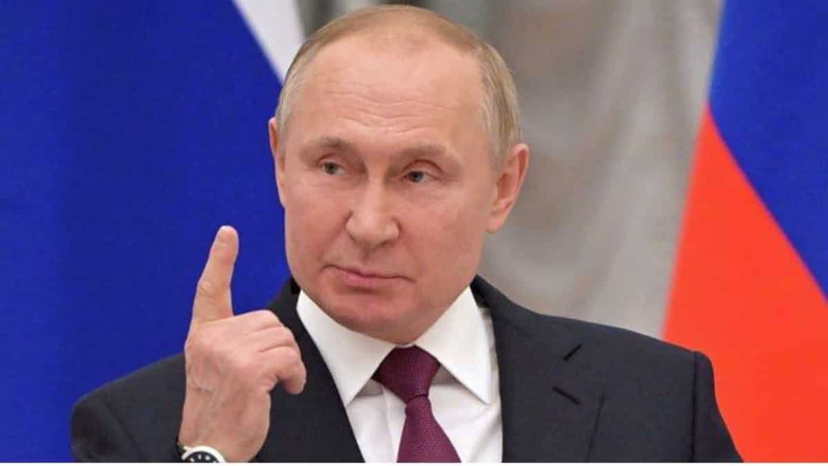 Putin approves electronic call-up bill, clamps down on Russians who dodge military service