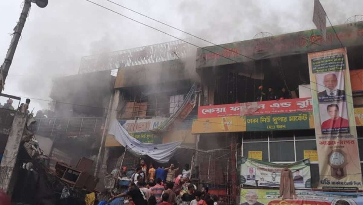 Over 1,000 shops gutted in Dhaka’s New Supermarket, traders' hopes of brisk Eid sales shattered Over 1,000 shops gutted in Dhaka’s New Supermarket, traders' hopes of brisk Eid sales shattered