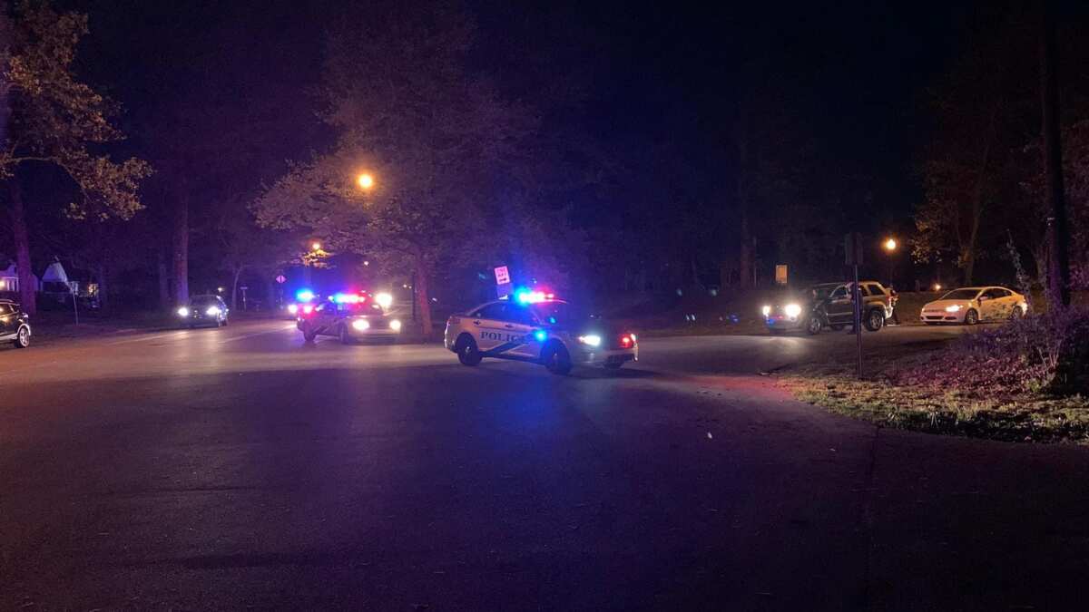 Six shot, two dead in another shooting in Louisville, Kentucky Six shot, two dead in another shooting in Louisville, Kentucky