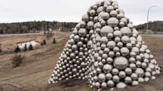 Canada: 26-year-old rescued from Edmonton public art, charged with mischief