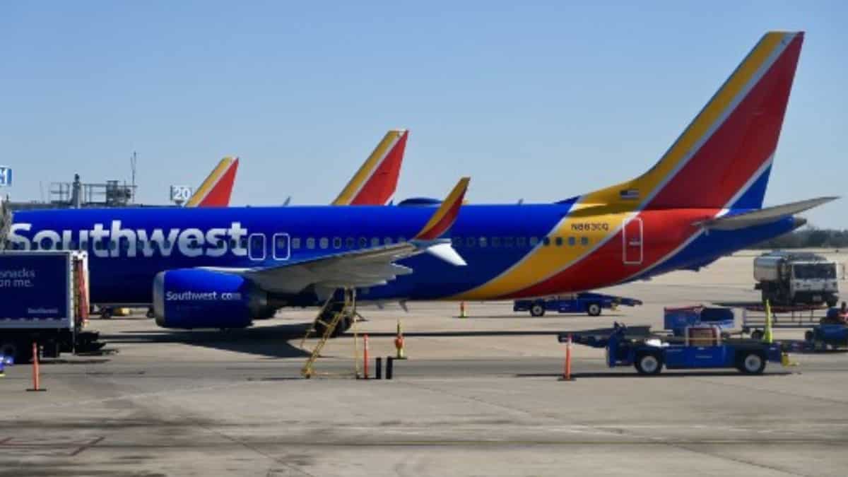 Lawsuit challenges Southwest Airlines' Hispanic student ticket program as discriminatory