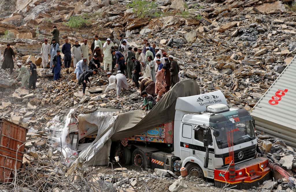 Pakistan: Three killed in landslide in Khyber Pass, over 20 trucks buried