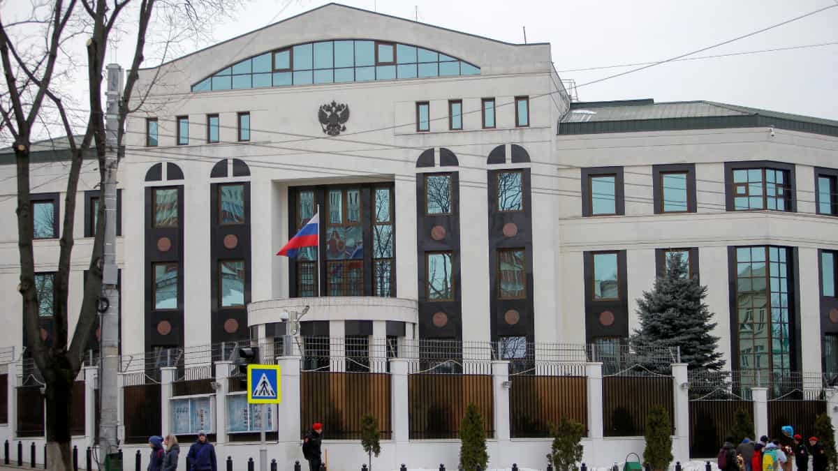 Moldova summons Russian ambassador to fire embassy staffer after altercation with border guards Moldova summons Russian ambassador to fire embassy staffer after altercation with border guards