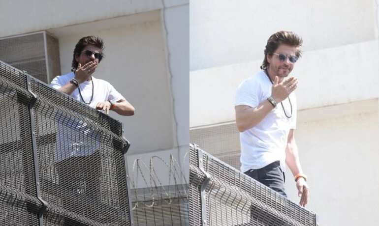Shah Rukh Khan greets fans outside his Mumbai house on Eid al-Fitr | Watch