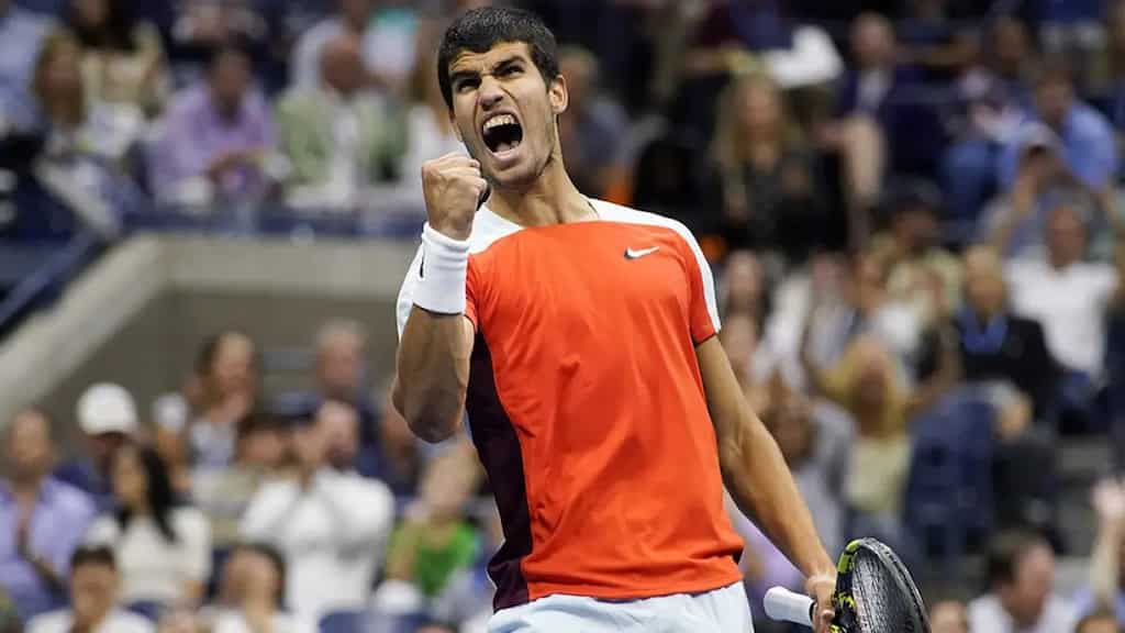 Barcelona Open: Carlos Alcaraz eases past Dan Evans to set up Stefanos Tsitsipas final