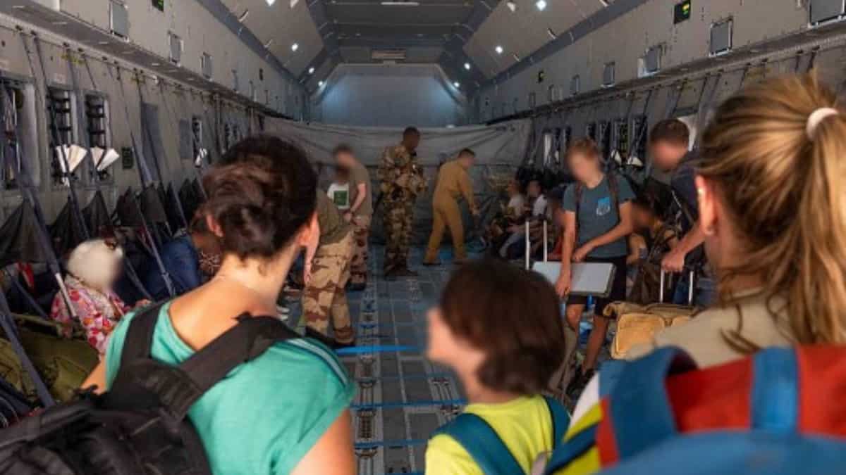 British citizens complain of being 'abandoned' in Sudan British citizens complain of being 'abandoned' in Sudan