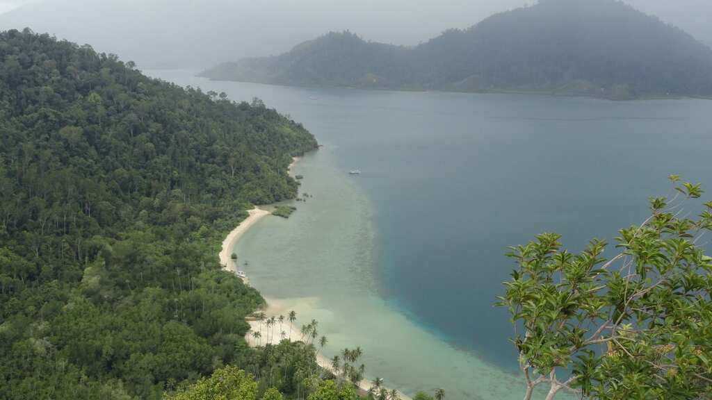 Indonesia: Sumatra Island hit by 7.3 earthquake, tsunami warning issued