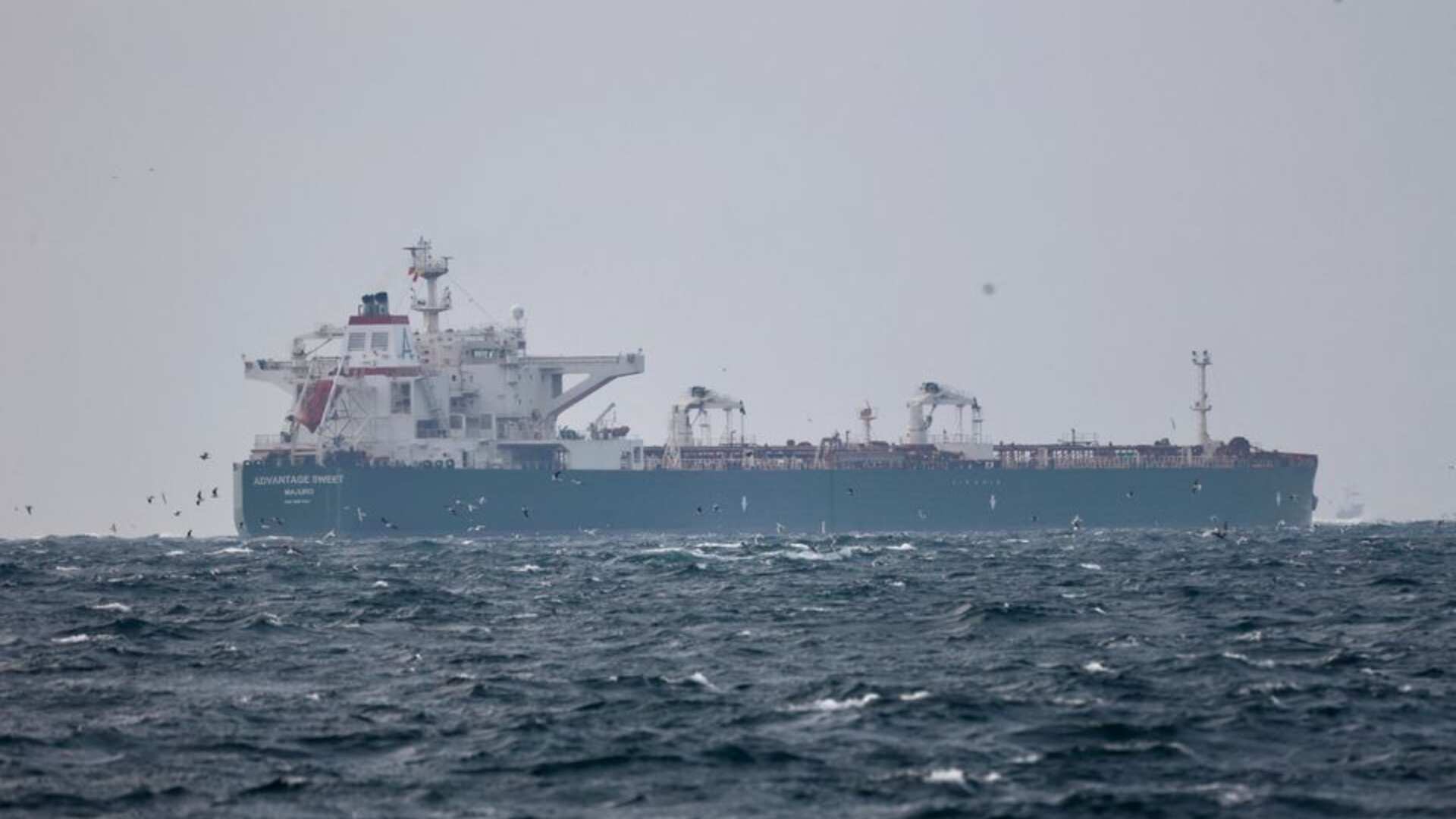 Iran seizes oil tanker in Gulf: US Navy Iran seizes oil tanker in Gulf: US Navy