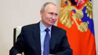 'Situation stable': Vladimir Putin backs Russia's oil production cuts