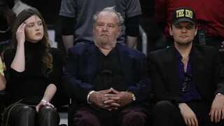 Legendary Lakers superfan Jack Nicholson returns to courtside after two-year absence