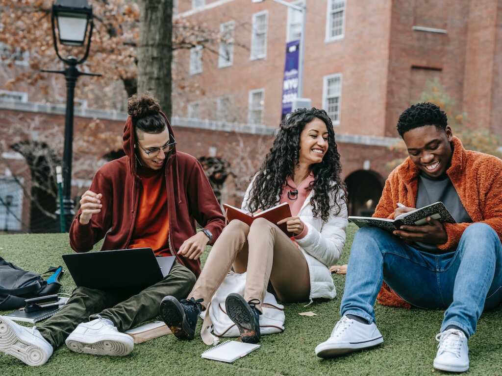 India races past China to send maximum students to US in 2022: Report