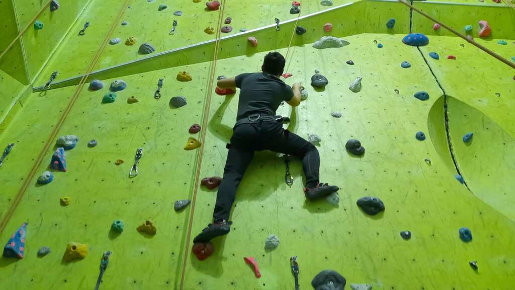 UK: Man dies after getting trapped in cave at indoor climbing centre