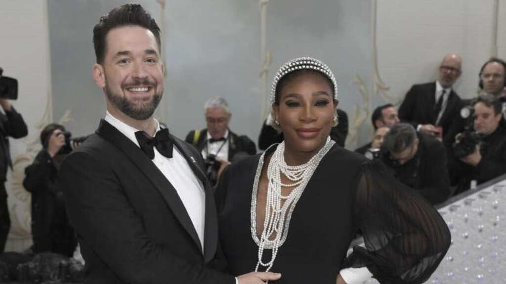Serena Williams announces pregnancy on Met Gala red carpet