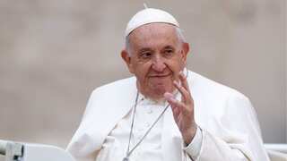Pope Francis urges Hungarians to not close door on migrants