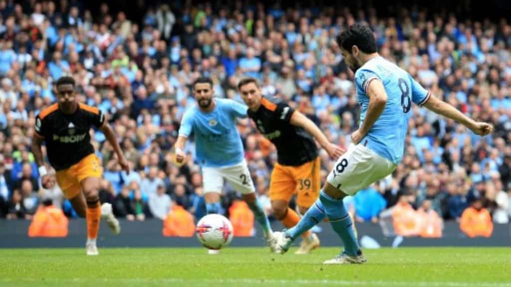 Premier League: Man City spoil Sam Allardyce's return to edge closer to title