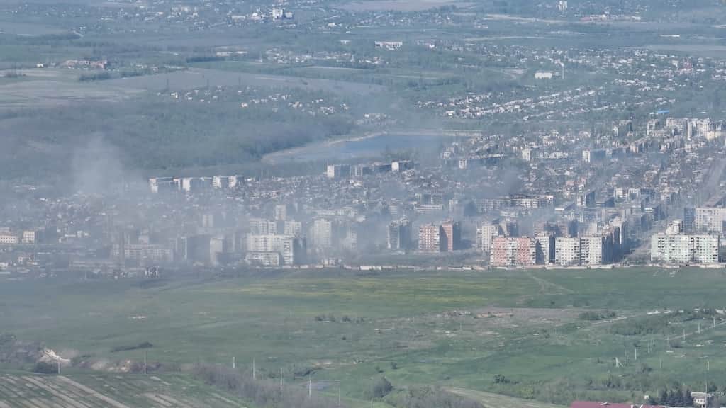 Russia launches new attack on Ukraine on Moscow's Victory Day