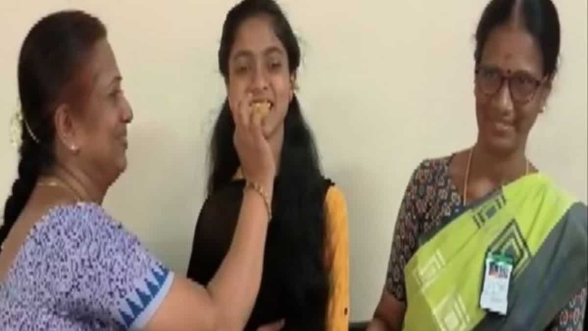 India: Daily wage worker's daughter scores 100% marks in Class 12 exams