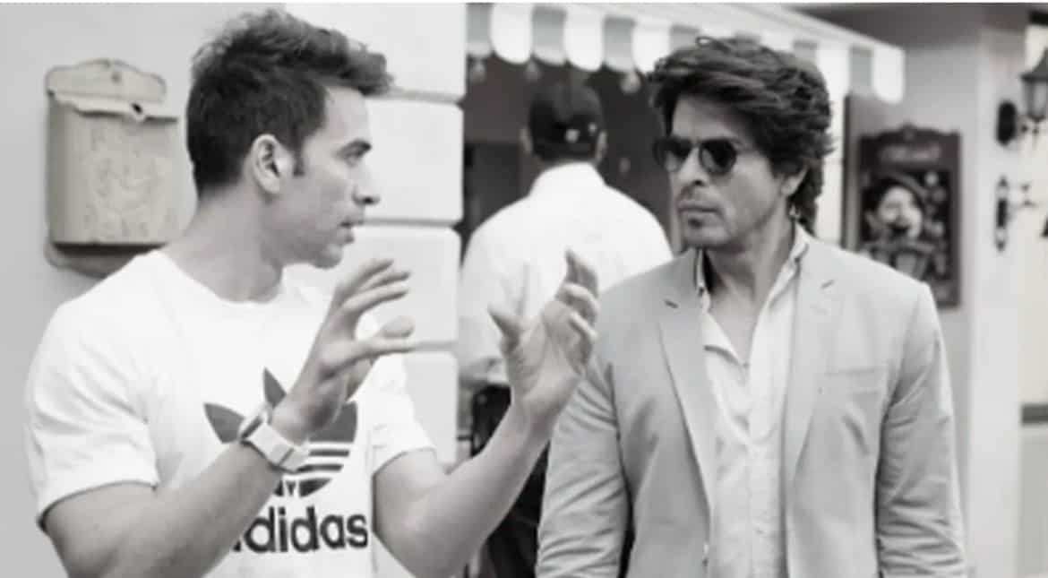 Shah Rukh Khan spotted on a film set with Punit Malhotra, see viral pics Shah Rukh Khan spotted on a film set with Punit Malhotra, see viral pics