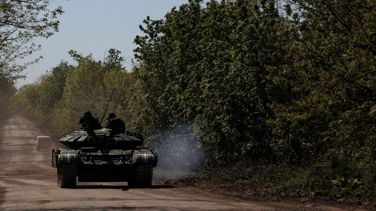 Several reported injured after Ukrainian missiles strike in Luhansk; Russia admits retreat north of Bakhmut Several reported injured after Ukrainian missiles strike in Luhansk; Russia admits retreat north of Bakhmut
