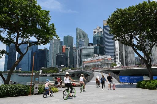 Singapore reports highest temperature in 40 years; short-duration showers expected next week