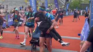 England rugby coach Kevin Sinfield carries Rob Burrow to complete Leeds Marathon - WATCH
