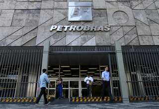 Brazilian oil company Petrobas scraps international price peg