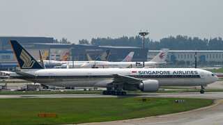 Singapore Airlines achieves record half-year profit amid surging air travel demand 