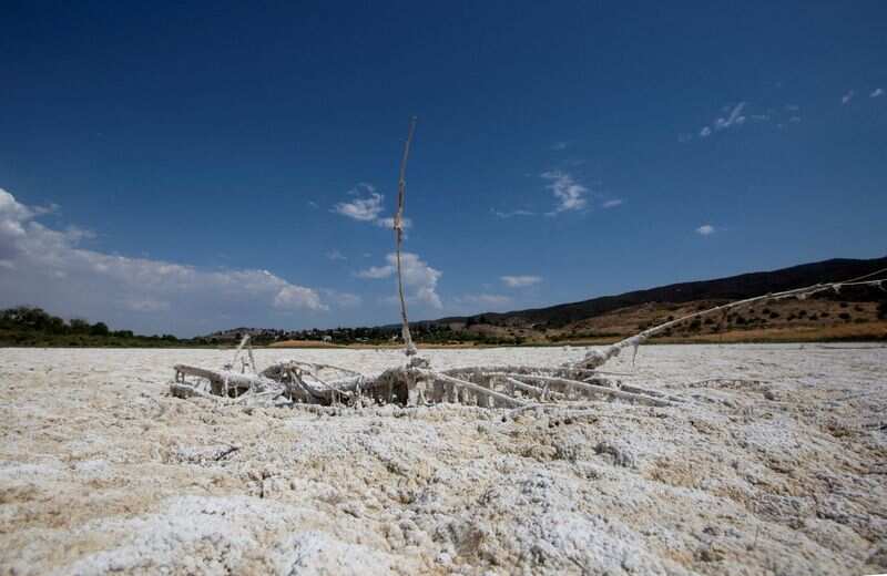 Half of world's lakes and reservoirs are drying up : Study Half of world's lakes and reservoirs are drying up : Study