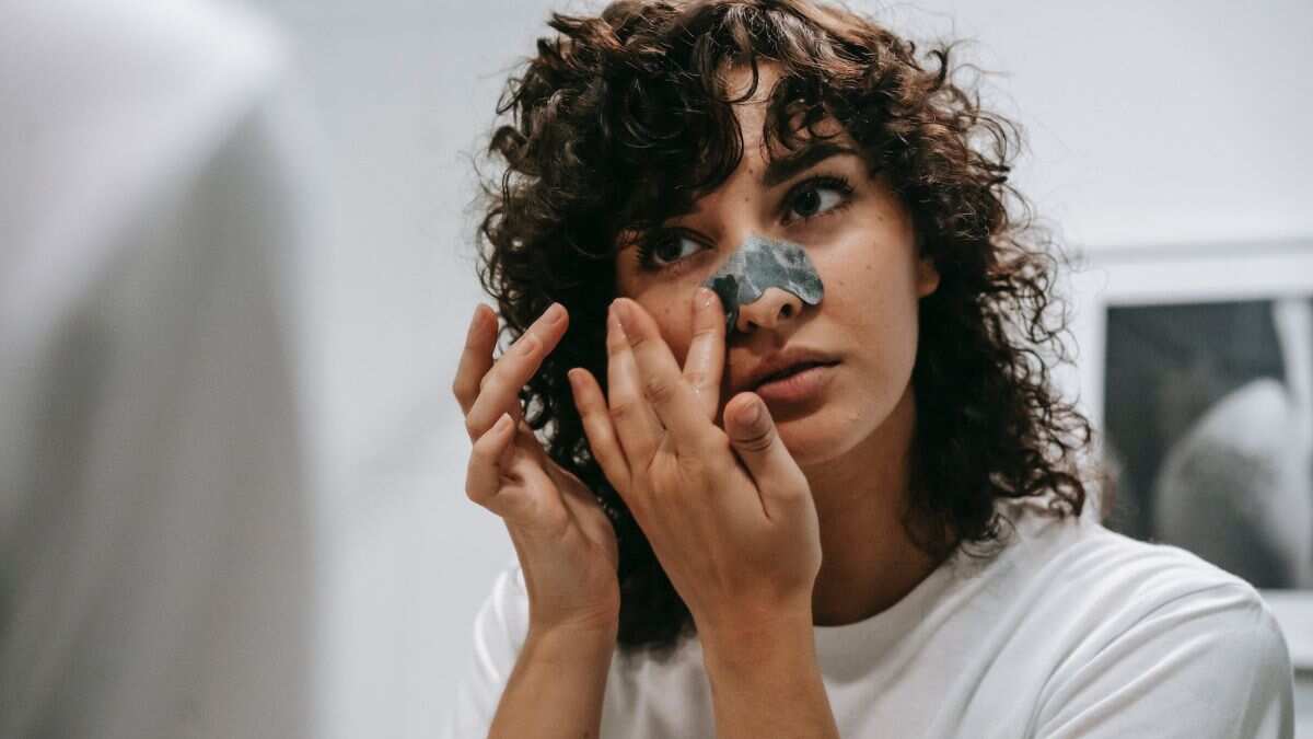 Dermatologist-approved tips to get rid of sebaceous filaments that look like blackheads Dermatologist-approved tips to get rid of sebaceous filaments that look like blackheads