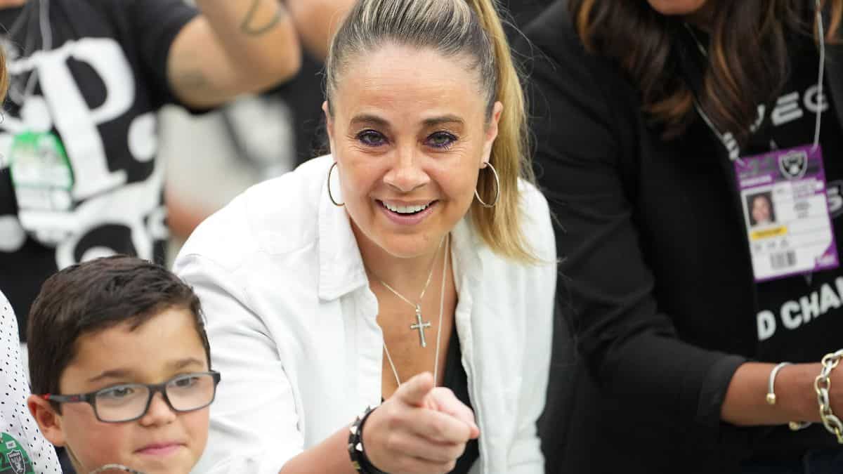 Basketball - Becky Hammon denies making derogatory remarks about two-time All-Star Dearica Hamby's pregnancy Basketball - Becky Hammon denies making derogatory remarks about two-time All-Star Dearica Hamby's pregnancy