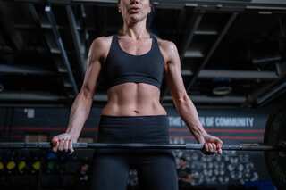 Doctor explains why it's unhealthy for women to have washboard abs; answers internet's most asked questions