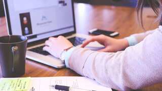 UK woman drags boss to court after mistaking ‘xx’ symbols in mail for kisses, loses case