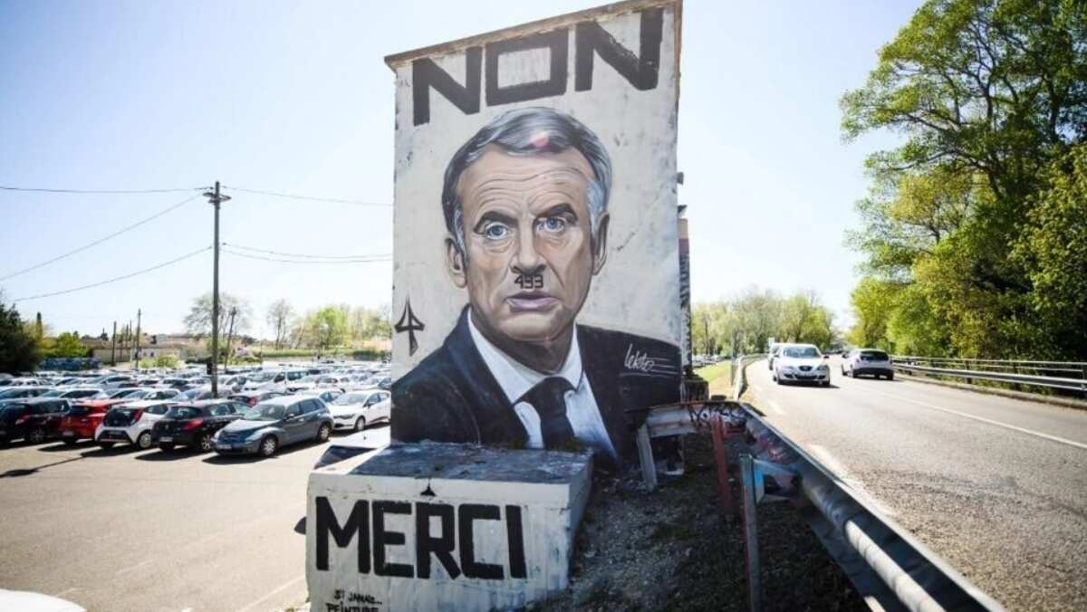 Posters depicting Macron as Hitler found on 120 billboards in France’s Avignon city, cops initiate probe Posters depicting Macron as Hitler found on 120 billboards in France’s Avignon city, cops initiate probe