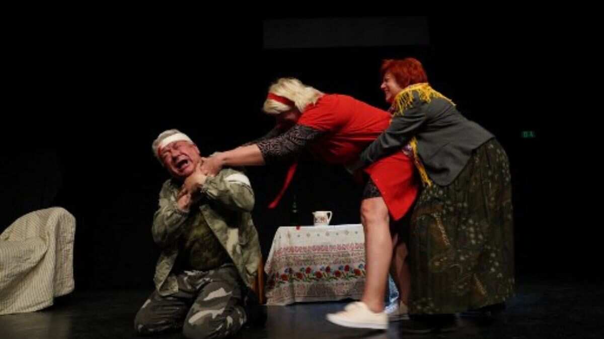 Ukrainian actors tell tales of war on stage Ukrainian actors tell tales of war on stage