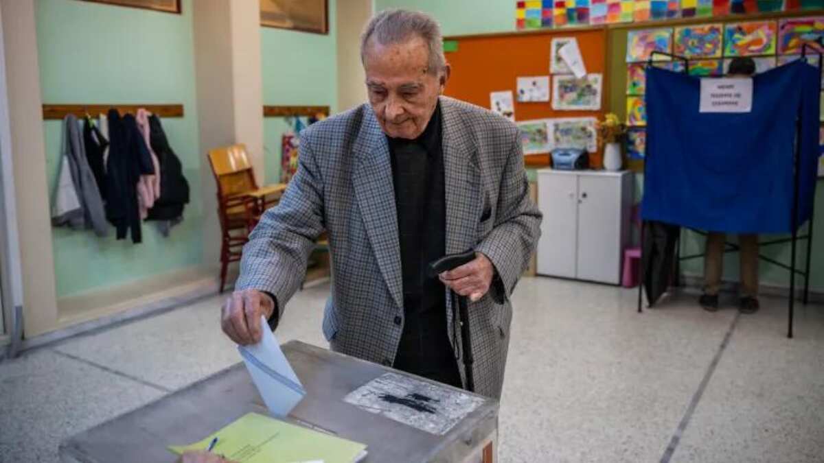 Greece votes in general election with chaotic outcome in offing Greece votes in general election with chaotic outcome in offing