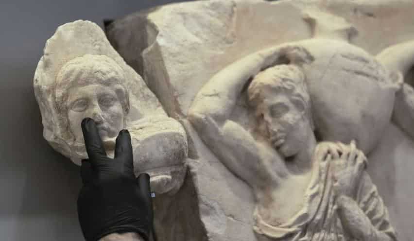 Greece recovers hundreds of antiquities from art thief